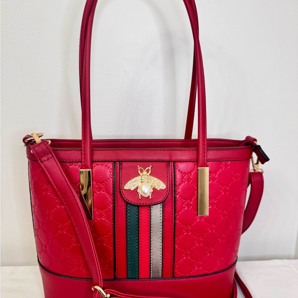 Red Retro Quilted Tote Festive Bag With a Bee Pearl Emblem
